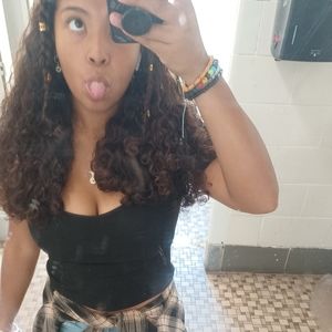 Meet your Posher, Kenzie